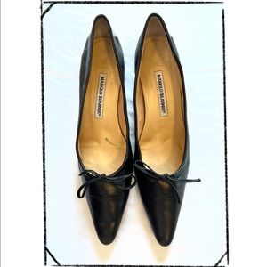 Manolo Blahnik women’s size 8 / 39 1/2 black kitten heel genuine leather shoe.